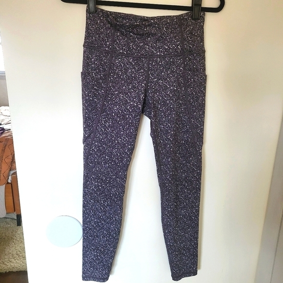 EUC Athleta Salutation Stash Pocket Tight Pebble Beach Legging Gray Small - Picture 3 of 15